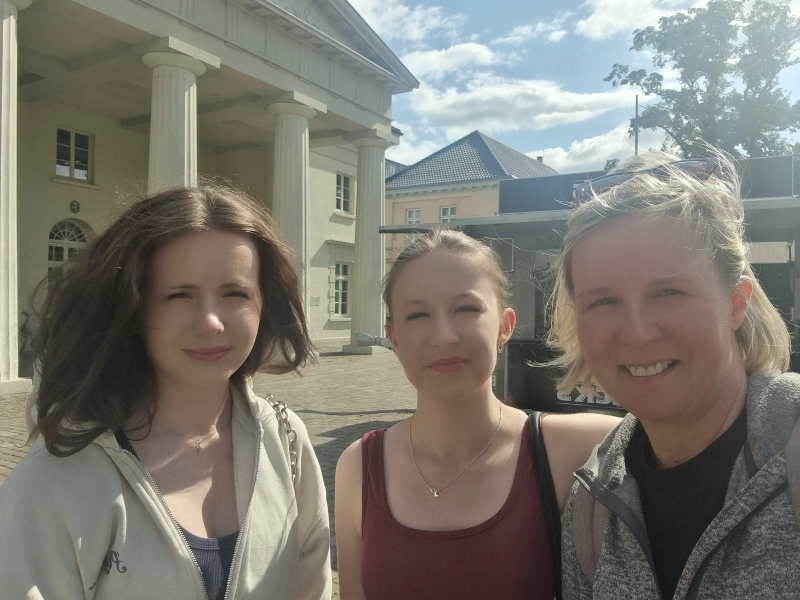 Exitmania Team Photo 6