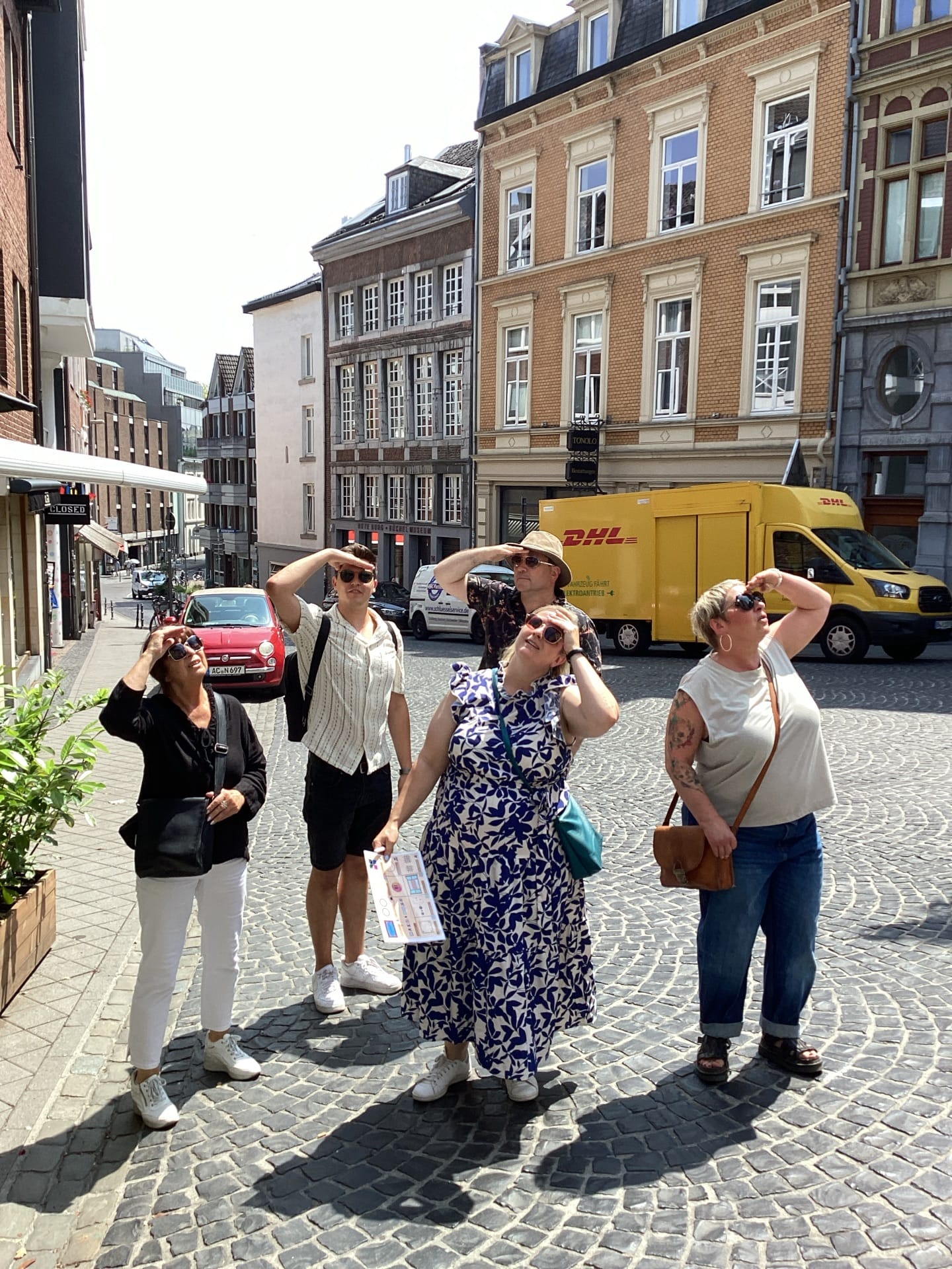 Team bei Exitmania Outdoor Escape Game in der Stadt